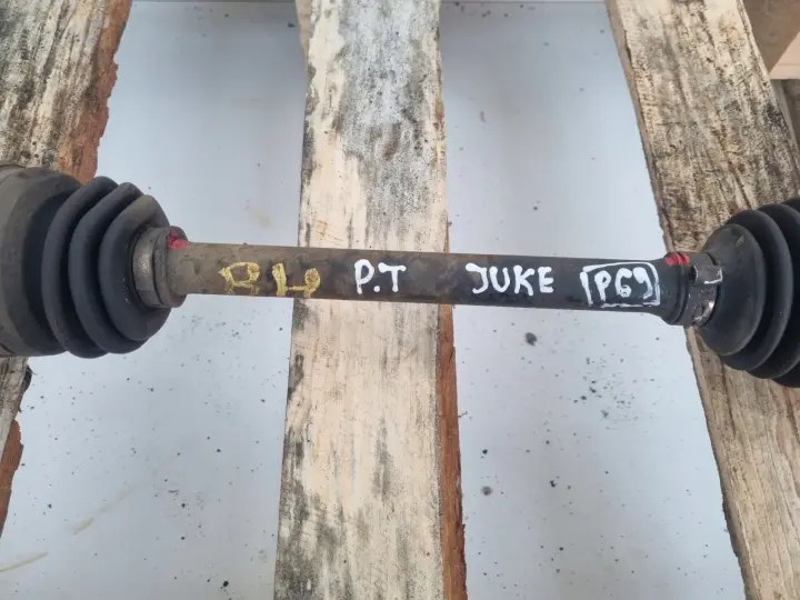 Nissan Juke 1.6 T turbo PRAWA TYLNA PÓŁOŚ półośka prawy tył Automat