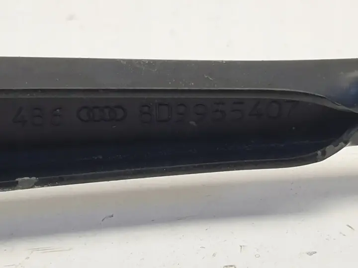Audi A3 8L RAMIE TYLNEJ WYCIERACZKI Tył 8D9955407