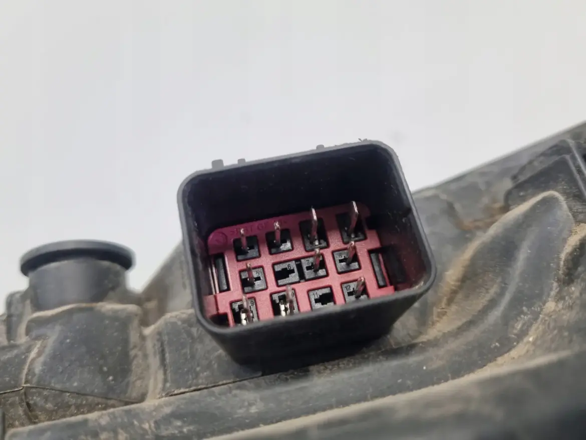 Volvo S80 II V70 III 06-16r PRZEDNIA LAMPA PRAWA PRAWY PRZÓD skręt 31283916