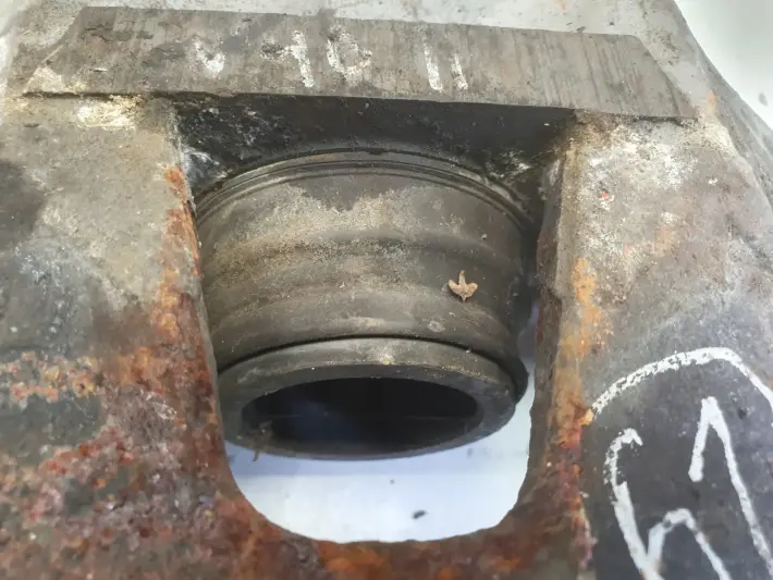 Volvo V40 II PRZEDNI ZACISK HAMULCOWY lewy przód KIEROWCY L.P 975