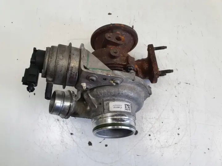 Volvo V40 II 2.0 D3 TURBOSPRĘŻARKA 31380131
