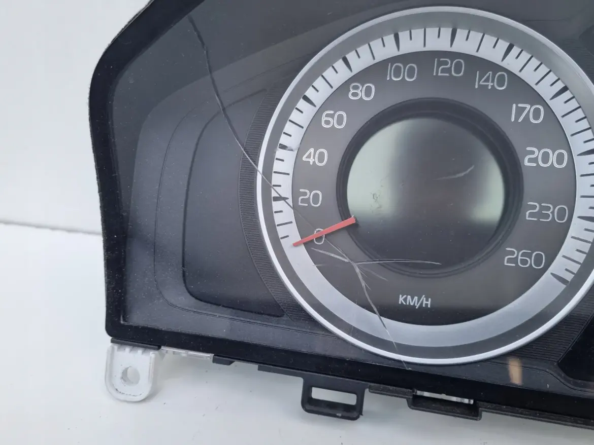 Volvo XC60 V60 S60 II 1.6 D2 diesel LICZNIK ZEGARY Europa 31327582AA