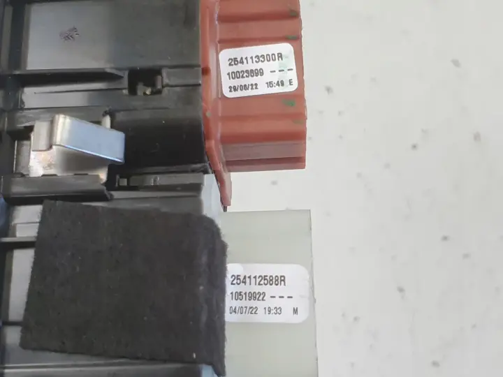 Dacia Sandero III LEWY PANEL STEROWANIA SZYBAMI SZYB Sterownik 254113300R