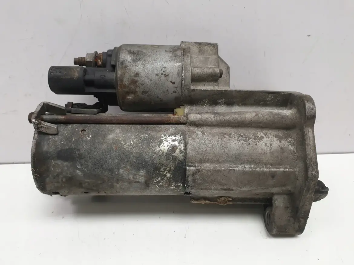 Audi A4 B7 2.0 TFSI ROZRUSZNIK valeo 06D911023A