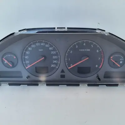 Volvo S60 I V70 II 2.4 LICZNIK ZEGARY 9499668 Europa benzyna