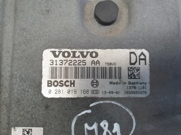 Volvo XC90 2.4 D5 KOMPUTER SILNIKA sterownik 31372225 0281019168