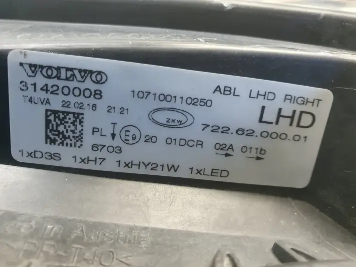 VOLVO V40 II 12-19r PRZEDNIA LAMPA PRAWA PRAWY PRZÓD europa xenen 31420008