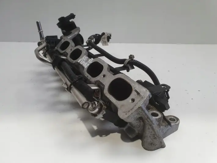 Opel Zafira B 1.6 16V KOLEKTOR SSĄCY wtryskiwacze 24431920