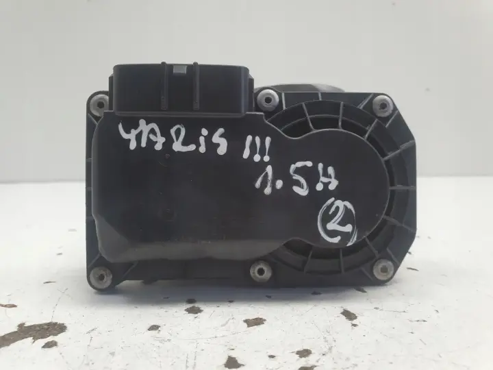 Toyota Yaris III 1.5 VVTi 2NR PRZEPUSTNICA 22030-47040
