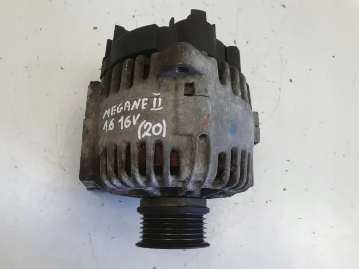 Renault Megane II 1.6 16V ALTERNATOR valeo 8200323126 110A