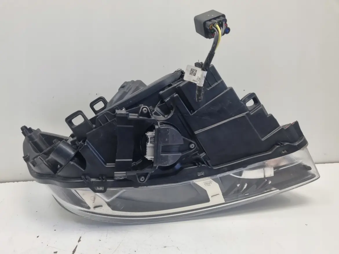 Volvo S60 II V60 LIFT PRZEDNIA LAMPA LEWA lewy przód XENON skrętna 31420261