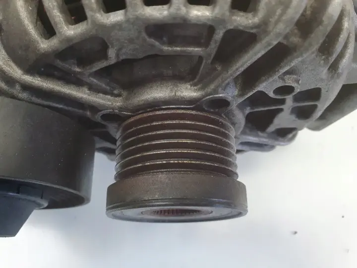 BMW E90 2.5 i ALTERNATOR 0124525083 155A bosch