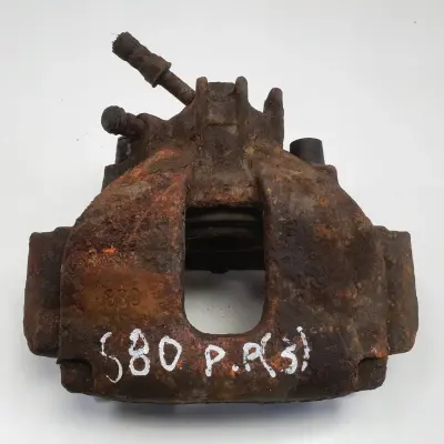 Volvo S80 I PRZEDNI ZACISK HAMULCOWY prawy przód pasażera 830