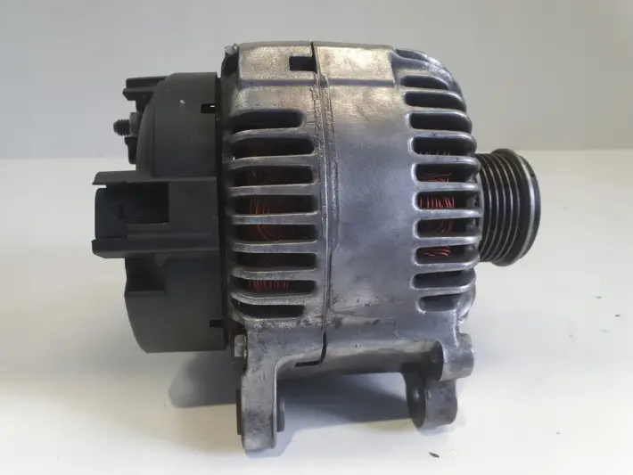 VW Passat B6 2.0 TDI ALTERNATOR 021903026L 180A valeo
