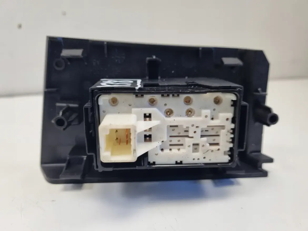 Toyota Auris II LEWY PRZEŁĄCZNIK TYLNEJ SZYBY Panel 74272-02630