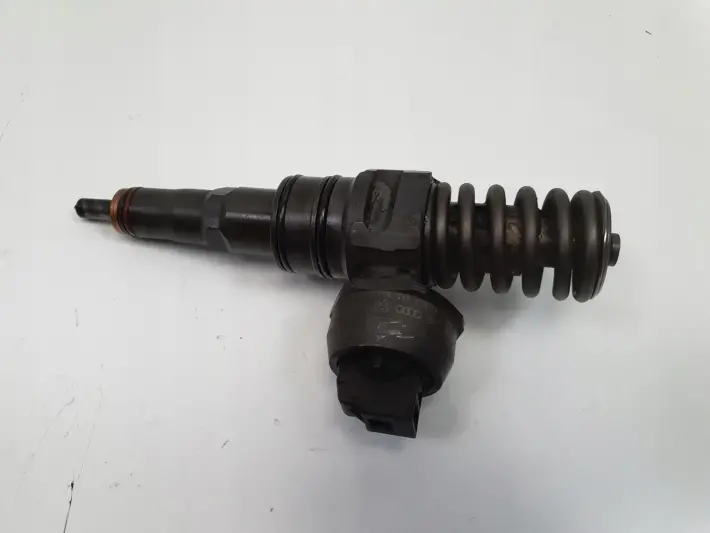 VW Golf V 2.0 SDI POMPOWTRYSKIWACZ wtrysk 038130073BR