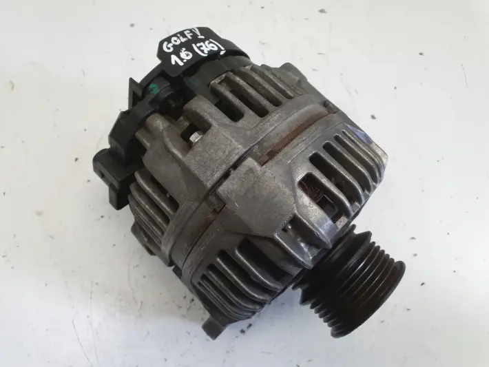 VW Golf V 1.6 8V ALTERNATOR 06A903026B bosch 70A