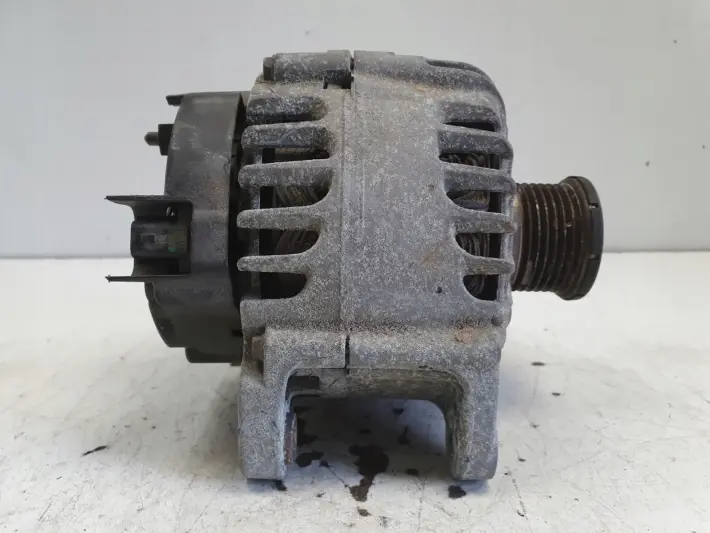 Renault Clio IV 0.9 TCe ALTERNATOR valeo 231007842R