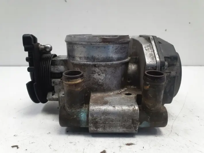 VW Passat B5 1.8 20V PRZEPUSTNICA 058133063H