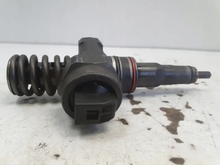 Audi A3 8L 1.9 TDI POMPOWTRYSKIWACZ wtrysk 038130073AA