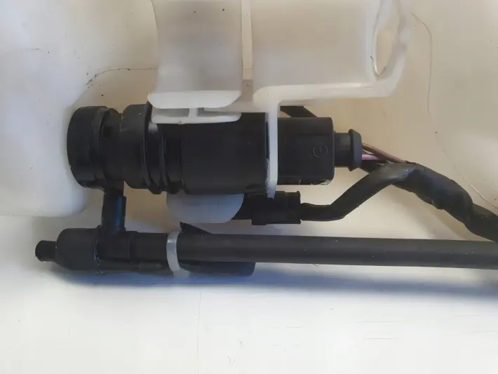 Mercedes CLS C219 W219 ZBIORNICZEK SPRYSKIWACZY 2118603660