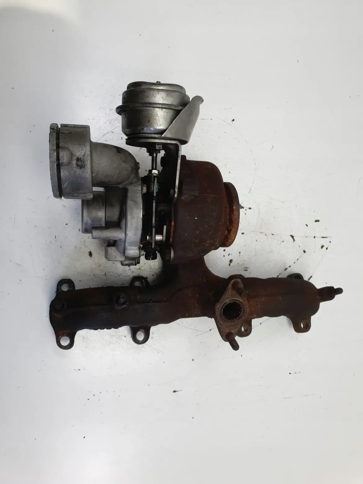 VW Passat B6 1.9 TDI TURBOSPRĘŻARKA 038253016K