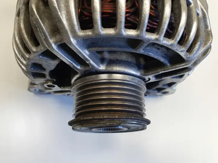 Mini Cooper R56 1.6 D HDI ALTERNATOR 7794970 bosch