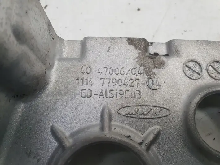 BMW E87 E90 E91 2.0 D POKRYWA ROZRZĄDU obudowa osłona 7790427