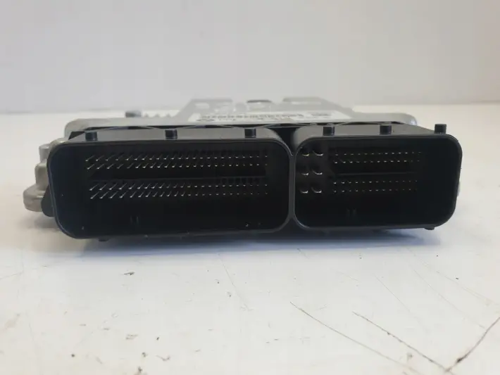 BMW F30 2.0 D KOMPUTER SILNIKA 8518568 sterownik