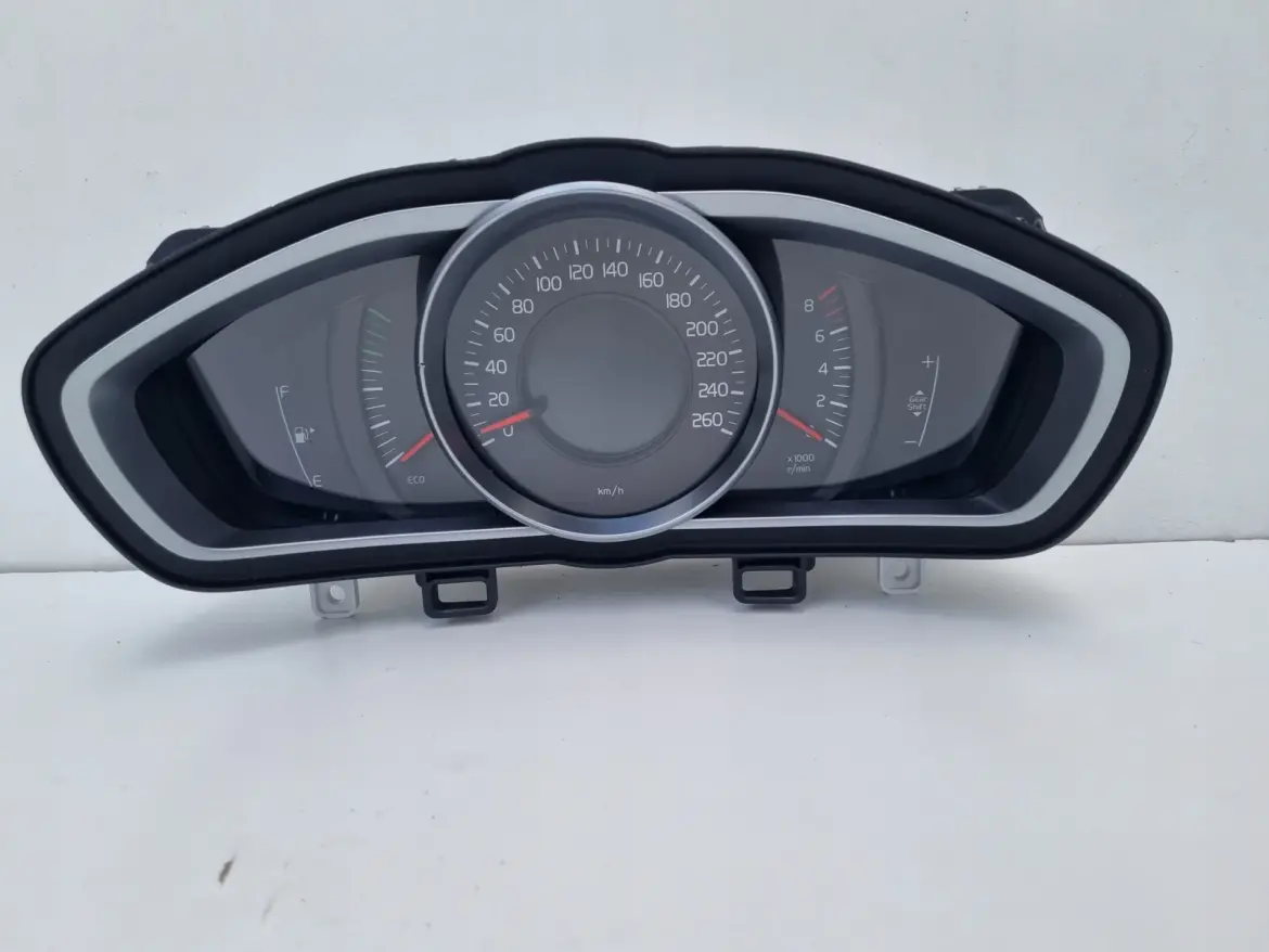 Volvo V40 II 2.0 T Benzyna LICZNIK ZEGARY Europa 31412871