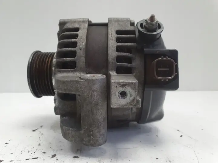 Toyota Avensis T25 2.0 D4D ALTERNATOR denso 104210-4521