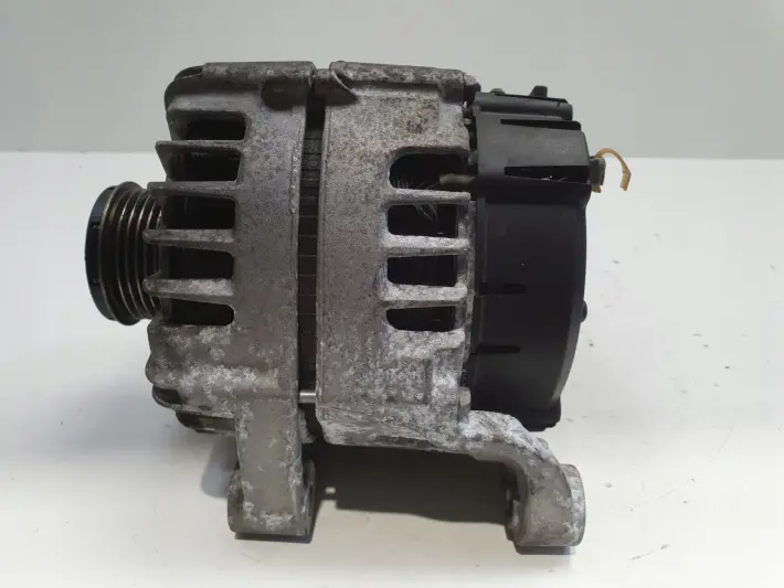 BMW F12 F13 3.0 D ALTERNATOR valeo 8570672 AL04 220A