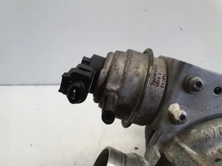 Volvo V40 II 2.0 D3 TURBOSPRĘŻARKA 31380131