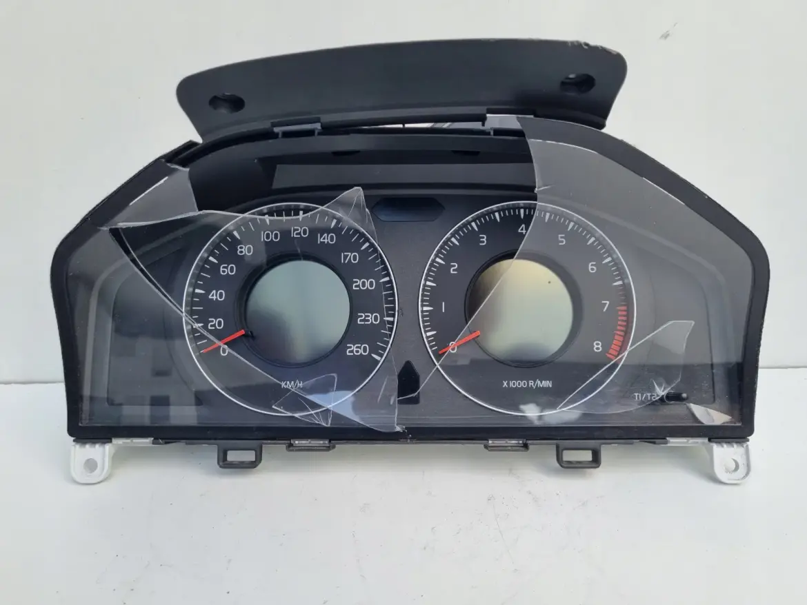 Volvo S80 II V70 III XC70 II 2.5 T LICZNIK ZEGARY Europa benzyna 31270898AA