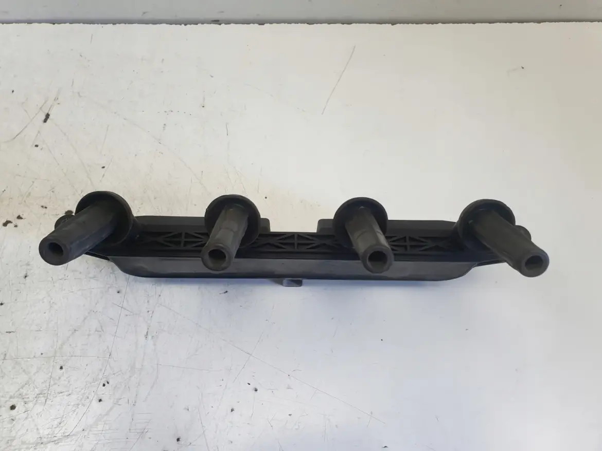 Peugeot 206 1.1 8V CEWKA ZAPŁONOWA 9635864980