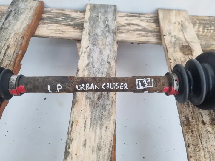Toyota Urban Cruiser 1.4 D4D LEWA PRZEDNIA PÓŁOŚ półośka lewy przód