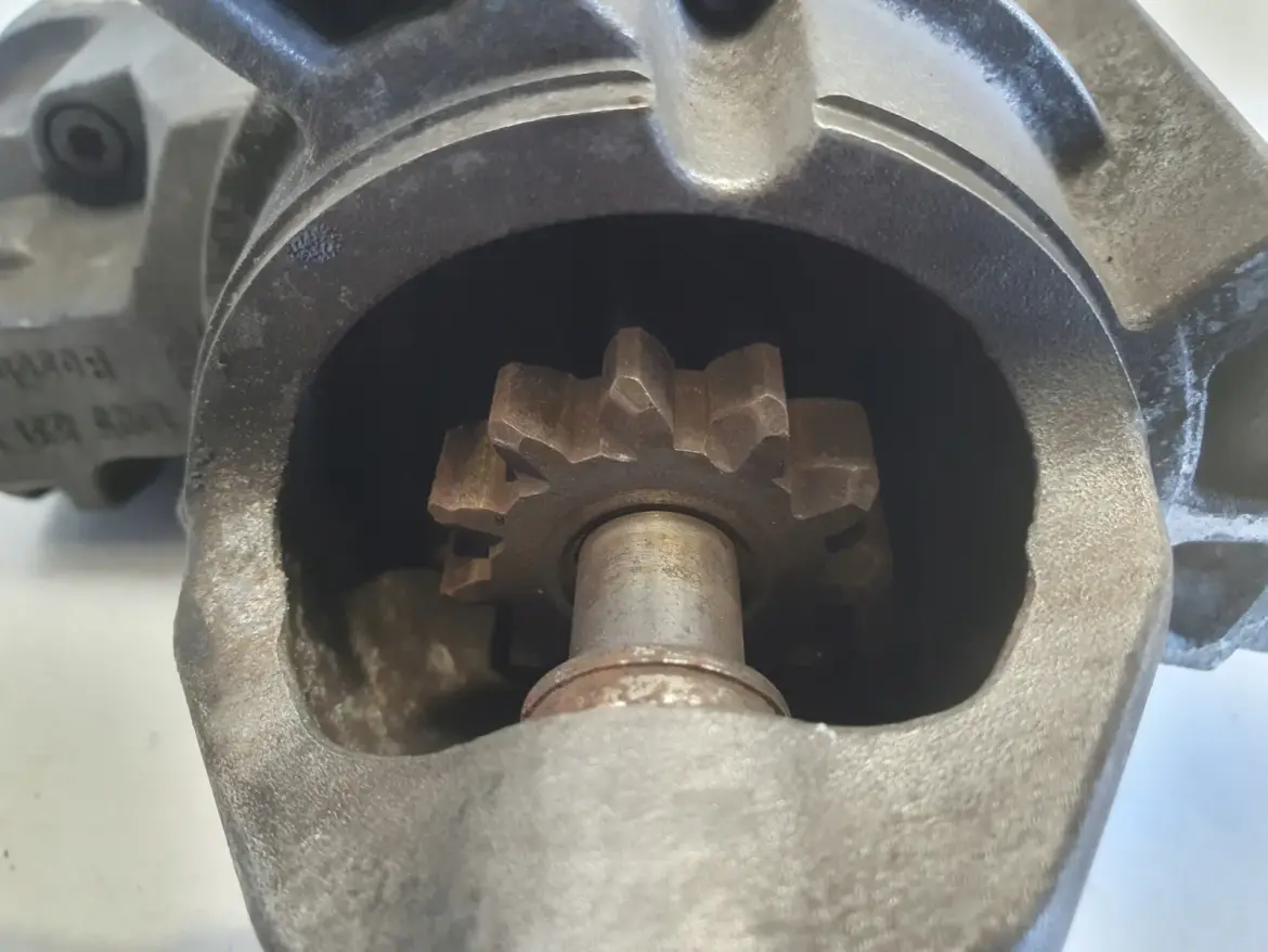 BMW E87 E90 E91 2.0 D N47 ROZRUSZNIK 7823700-01 bosch