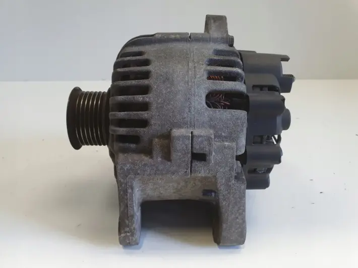 Renault Scenic II 1.9 DCI ALTERNATOR 8200410671 valeo