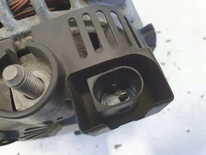 Mercedes W169 1.5 8V ALTERNATOR A2661540802 90A valeo