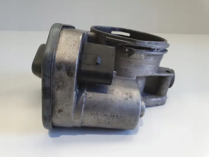 Audi A3 II 8P 1.9 TDI PRZEPUSTNICA Klapa gasząca 038128063G
