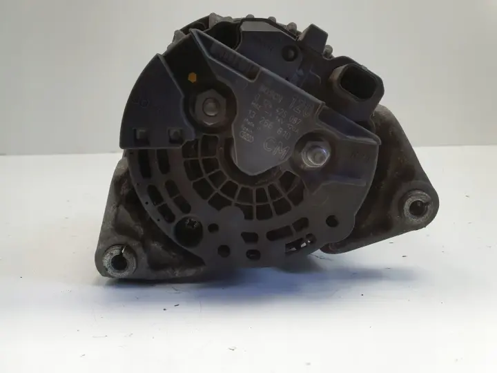 Opel Corsa D 1.4 16V ALTERNATOR bosch 0124425087 120A