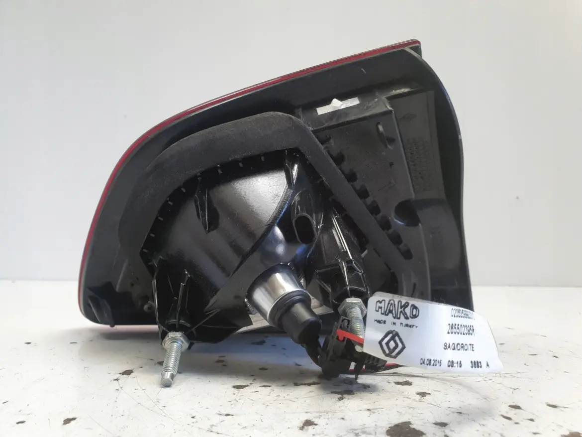 Renault Clio IV kombi TYLNA LAMPA PRAWA prawy tył W KLAPE 265502395R