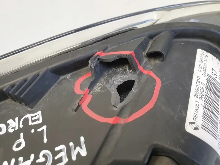 Renault Megane III LIFT PRZEDNIA LAMPA LEWA przód
