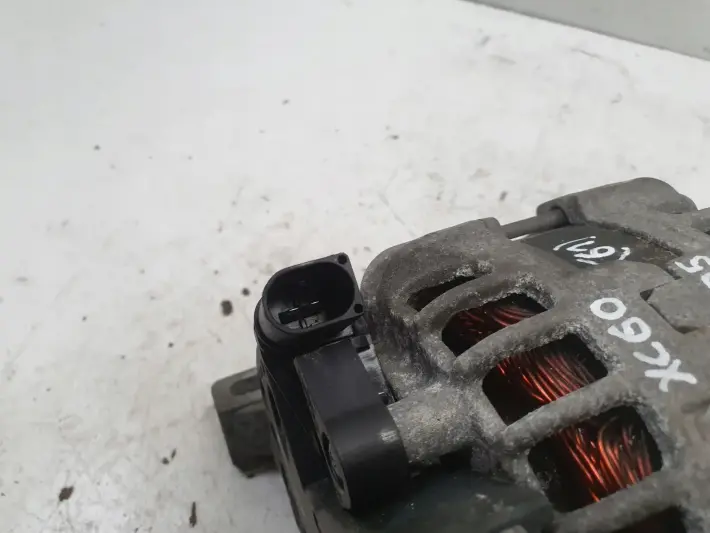 Volvo V70 III XC70 II 2.4 D5 ALTERNATOR 31419556