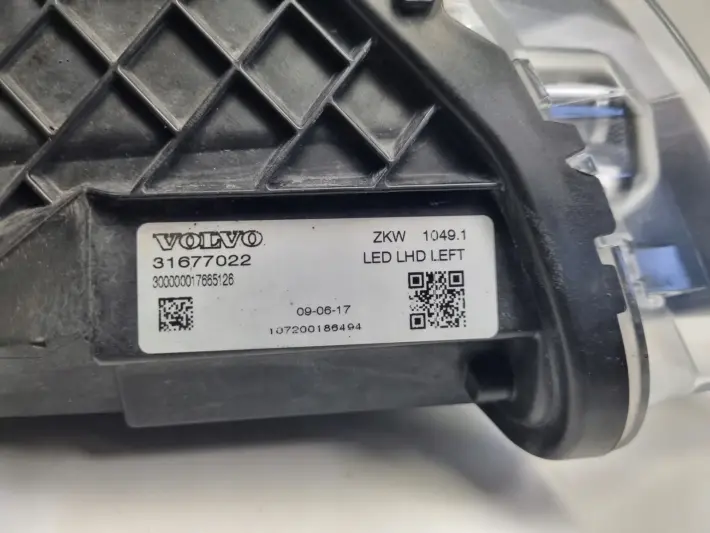 Volvo V40 LIFT PRZEDNIA LAMPA LEWA lewy przód FULL LED EUROPA 31677022