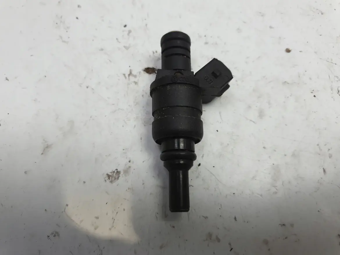 Audi A3 8L 1.8 20V WTRYSKIWACZ wtrysk 06A906031D