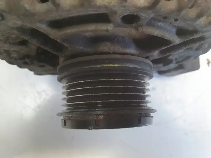 Volvo S40 II V50 2.4 D5 ALTERNATOR 0121615014