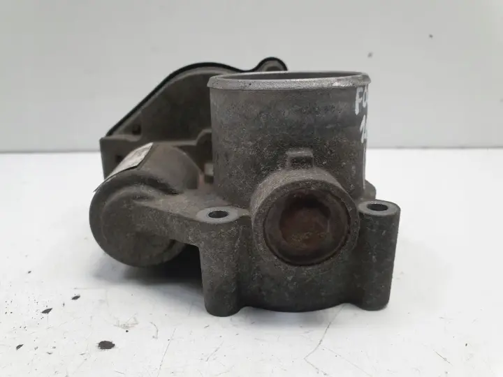 Ford Focus MK2 II 1.6 16V PRZEPUSTNICA VP4F9U-9E928-BA