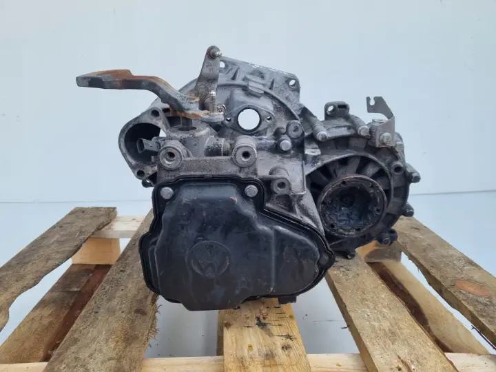 VW Passat B6 1.9 TDI SKRZYNIA BIEGÓW manualna JCR manual