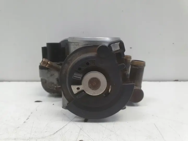 Audi A4 B5 1.8 20V PRZEPUSTNICA 058133063